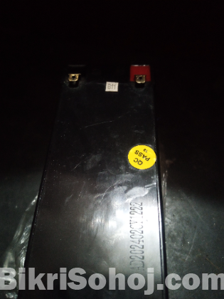 ১২ ভোল্ট ৮ এম্পিয়ার ব্যাটারি